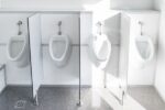 Toilettenanhänger mit Damen- und Herrenabteilung – Bild 2